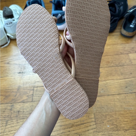 Tkees Sloane Sandal Beige Slippers Size 7 BNWOT - Picture 6 of 7